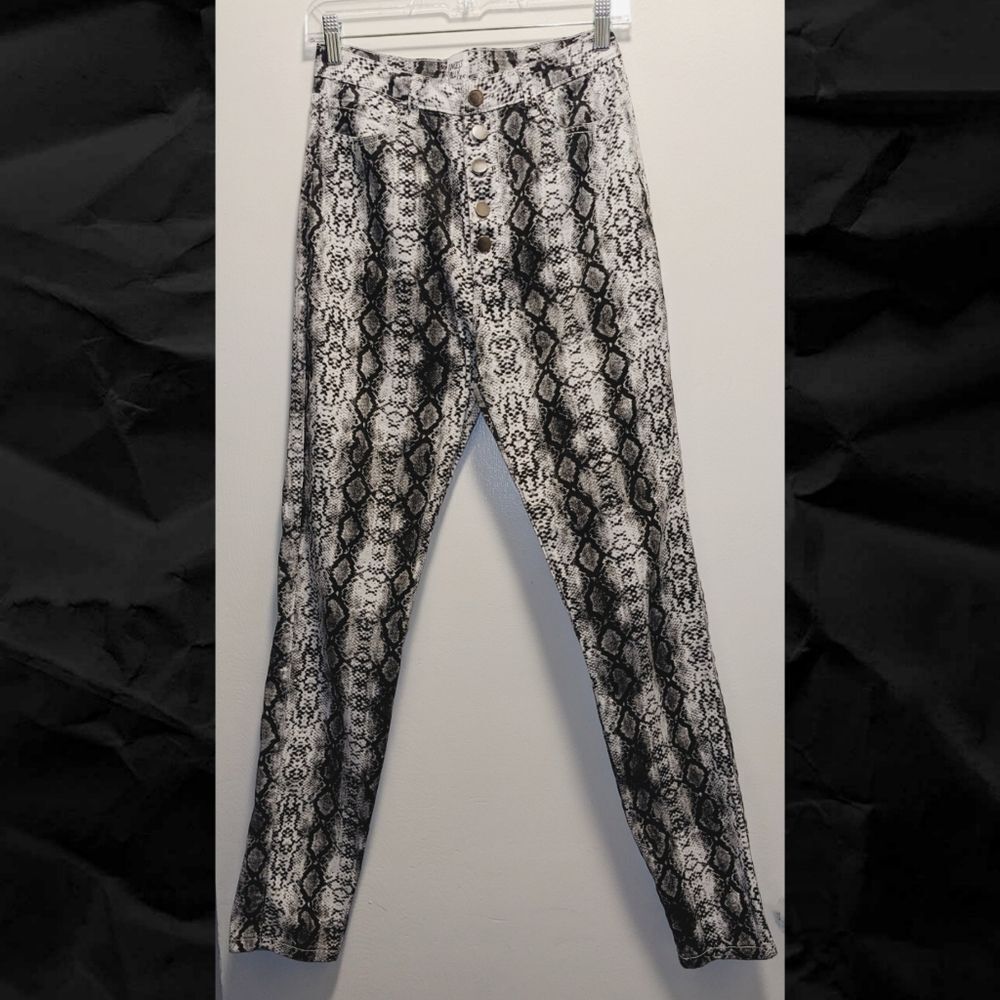 TR Princess Polly Serpent Jeans - EUC